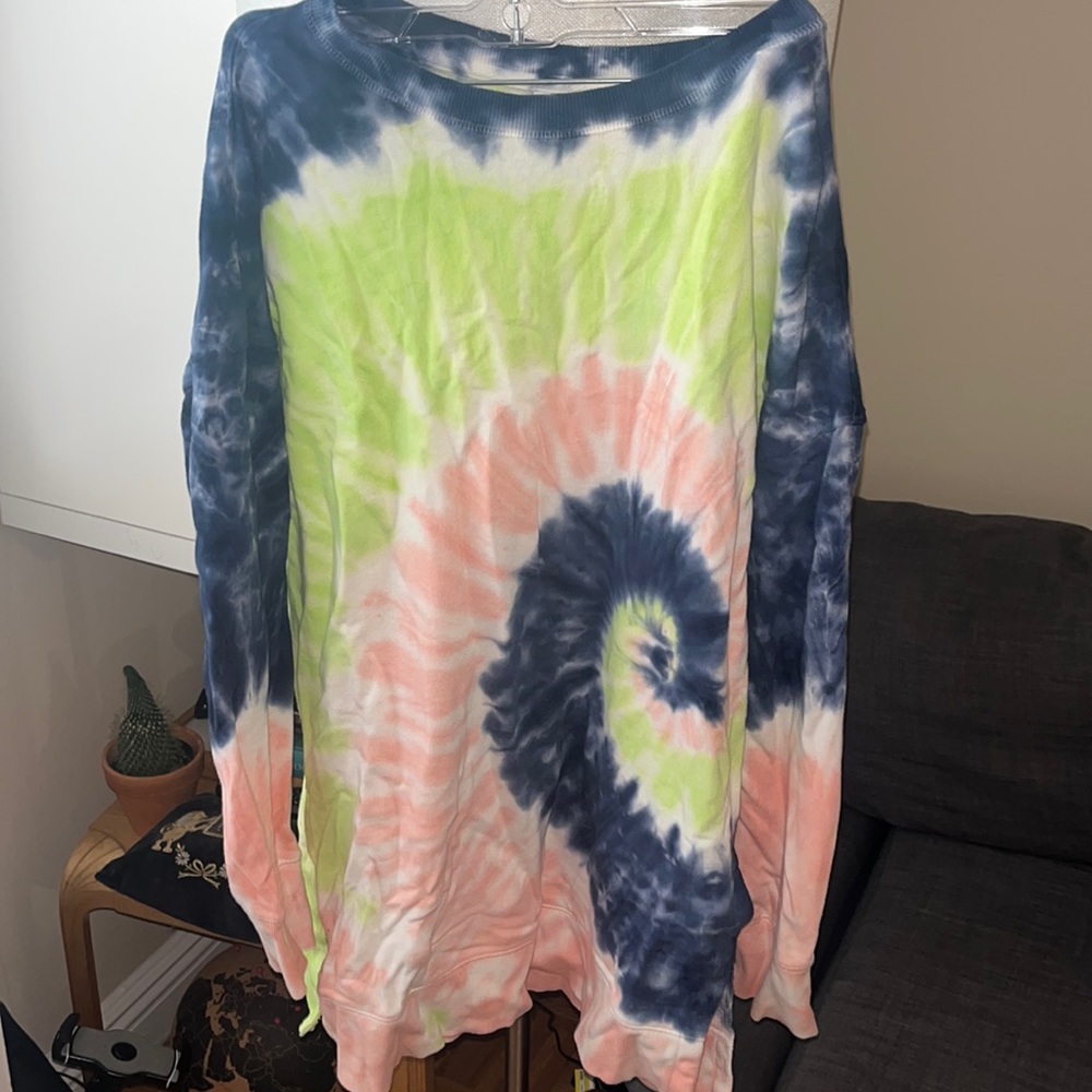 Old Navy women’s tie dye crew neck sweatshirt - size S